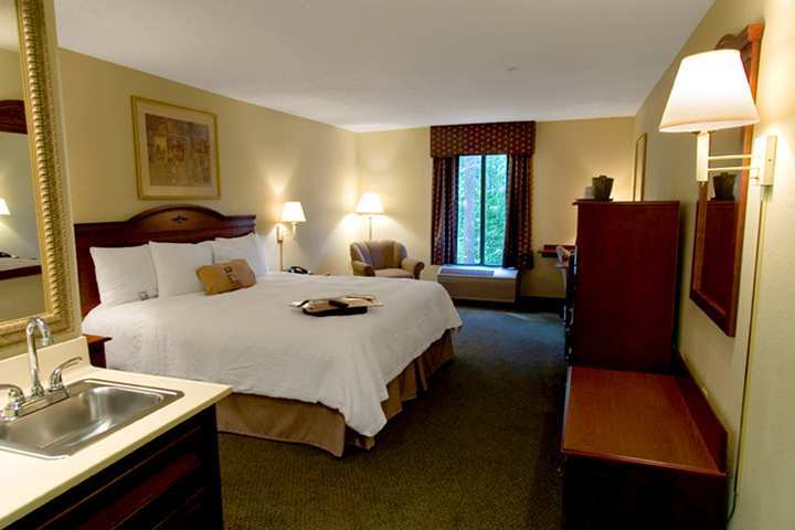Hampton Inn Каммінґ Номер фото
